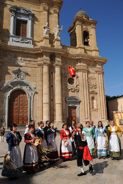 GRUPPO FOLK SICILIANO a Marsala. Fotografie di Giulio Azzarello &copy;2014.