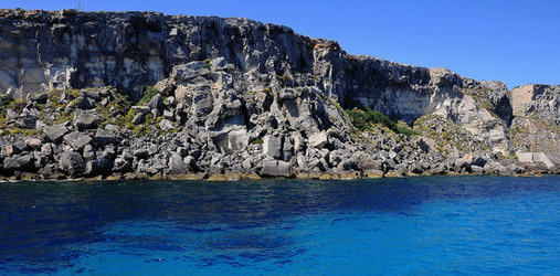 ISOLA DI FAVIGNANA in Sicilia. Visioni panoramiche o particolari. Fotografie di Giulio Azzarello ©2014. ISOLA DI FAVIGNANA in Sicilia. Visioni panoramiche o particolari. Fotografie di Giulio Azzarello ©2014.