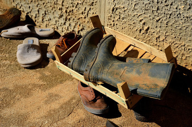 SCARPE di persone povere. Fotografie di Giulio Azzarello &copy;2016.