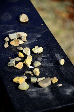 AUSCHHWITZ BIRKENAU le lapidi della memoria. Fotografie di Giulio Azzarello &copy;2016.