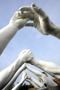 LE MANI DI LORENZO QUENN Biennale di Venezia. Fotografie di Giulio Azzarello &copy;2020.