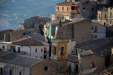 GANCI comune e antico borgo medievale delle Madonie in Sicilia. Fotografie di Giulio Azzarello &copy;2014.