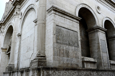TEMPIO MALATESTIANO e SPIAGGIA di Rimini. Fotografie di Giulio Azzarello &copy;2016.