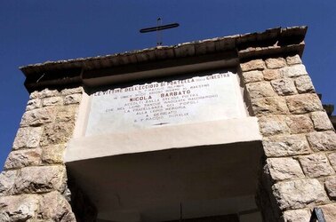 PORTELLA della Ginestra in Sicilia. Fotografie di Giulio Azzarello &copy;2014.