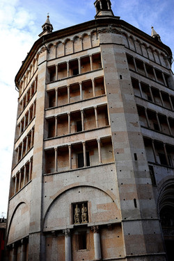 PARMA centro storico. Fotografie di Giulio Azzarello &copy;2016.
