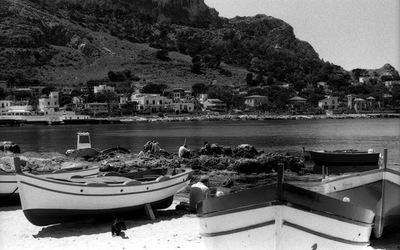 BIANCO NERO. Fotografie di Giulio Azzarello ©2021. BIANCO NERO. Fotografie di Giulio Azzarello ©2021.