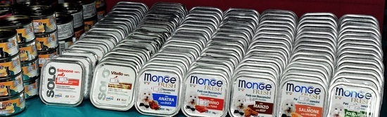 NEGOZIO di ANIMALI. Fotografie di Giulio Azzarello ©2018. NEGOZIO di ANIMALI. Fotografie di Giulio Azzarello ©2018.