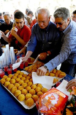 CAMILLERI e MONTALBANO a Porto Empedocle Agrigento . Fotografie di Giulio Azzarello ©2014. CAMILLERI e MONTALBANO a Porto Empedocle Agrigento . Fotografie di Giulio Azzarello ©2014.
