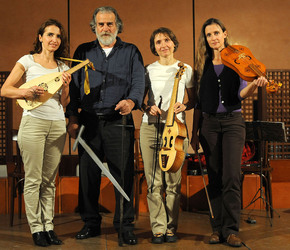 CARLO MAGNO spettacolo epico di e con Mimmo Cuticchio. Fotografie di Giulio Azzarello &copy;2014.