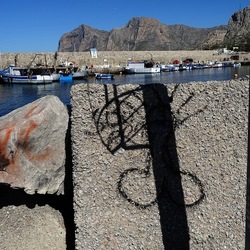 ISOLA. Fotografie di Giulio Azzarello ©2024. ISOLA. Fotografie di Giulio Azzarello ©2024.