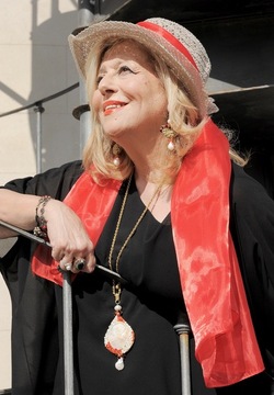 SARA FAVARO attrice e poetessa siciliana. Fotografie di Giulio Azzarello &copy;2018.