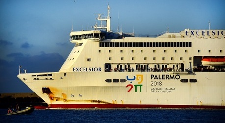 LA COSTA e il PORTO di PALERMO fotografie di Giulio Azzarello &copy;2018.