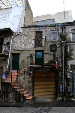 FAVARA in provincia di Agrigento. Fotografie di Giulio Azzarello 2014.