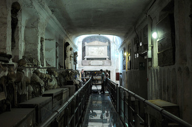 Le CATACOMBE di Palermo documentario film. Fotografie di scena e set di Giulio Azzarello &copy;2014.