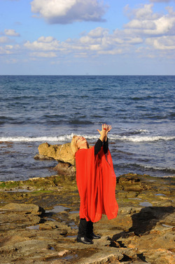SARA FAVARO attrice e scrittrice italiana. Fotografie di Giulio Azzarello &copy;2015 2016.