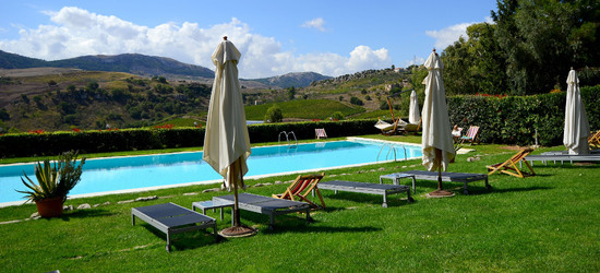 VENDEMMIA di AUTUNNO a S.Cristina Gela in Sicilia. Fotografie di Giulio Azzarello &copy;2016.