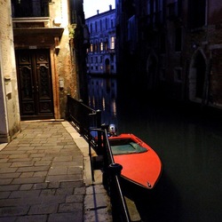 VENEZIA fotografie di Giulio Azzarello &copy;2022.