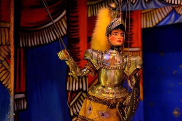 OPERA dei PUPI di Mimmo e Giacomo Cuticchio. Fotografia di Giulio Azzarello ©2020. OPERA dei PUPI di Mimmo e Giacomo Cuticchio. Fotografia di Giulio Azzarello ©2020.