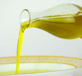 OLIO DI OLIVA di Sicilia. Fotografie di Giulio Azzarello &copy;2016.