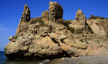 CASTELLO di Campofelice di Roccella. Fotografie di Giulio Azzarello &copy;2020.
