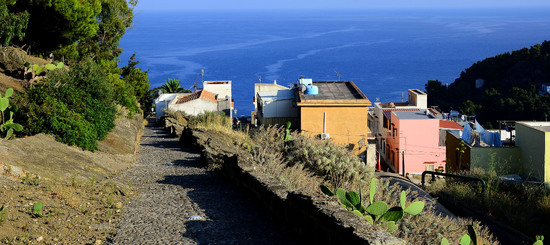 ISOLA DI USTICA il paese. Fotografie di Giulio Azzarello ©2016. ISOLA DI USTICA il paese. Fotografie di Giulio Azzarello ©2016.