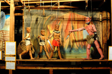 TRADIZIONI IN VIAGGIO mostra di pupi di Mimmo Cuticchio. Fotografie di Giulio Azzarello &copy;2014.