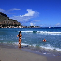 MONDELLO fotografie di Giulio Azzarello ©2021. MONDELLO fotografie di Giulio Azzarello ©2021.