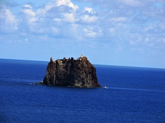 STROMBOLI fotografie di Giulio Azzarello ©2020. STROMBOLI fotografie di Giulio Azzarello ©2020.