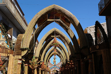 GLI ARCHI DI PASQUA a San Biagio Platani in Sicilia. Fotografie di Giulio Azzarello &copy;2014.