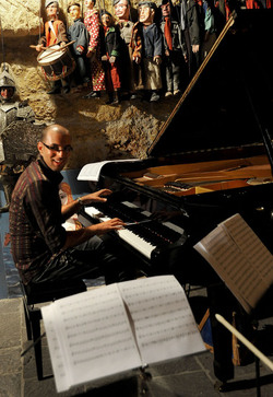 GIACOMO CUTICCHIO e il suo ensemble musicale. Fotografie di Giulio Azzarello &copy;2014.