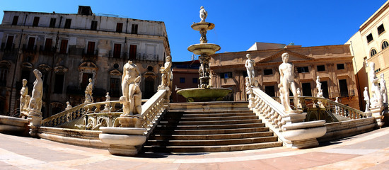 PIAZZA PRETORIA a Palermo panoramiche e particolari. Fotografie di Giulio Azzarello &copy;2014.