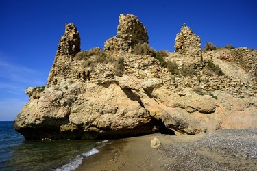 CASTELLO di Campofelice di Roccella. Fotografie di Giulio Azzarello &copy;2020.