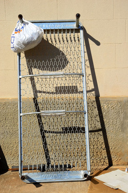 SCARPE di persone povere. Fotografie di Giulio Azzarello &copy;2016.