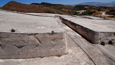 IL CRETTO DI BURRI a Gibellina in Sicilia. Fotografie di Giulio Azzarello &copy;2014.