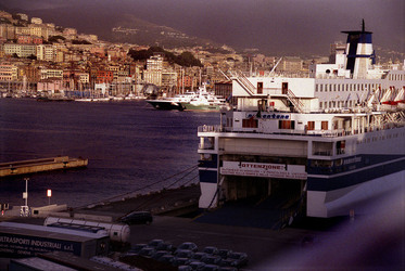 IL PORTO DI GENOVA panoramiche e particolari. Fotografie di Giulio Azzarello &copy;2014.