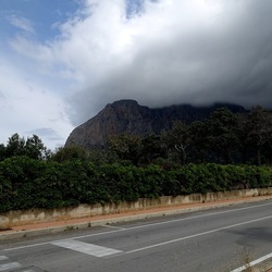 CAMMINANDO. Fotografie di Giulio Azzarello &copy;2024.