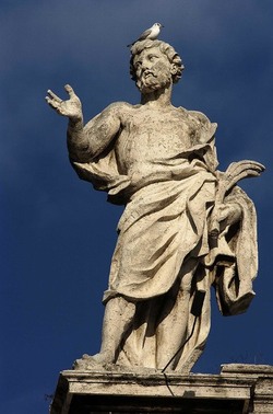 LE SCULTURE DI SAN PIETRO sopra il colonnato a Roma. Fotografie di Giulio Azzarello &copy;2014.