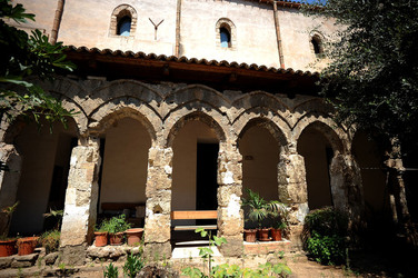 CHIESA E CHIOSTRO DELLA MAGIONE a Palermo panoramiche e particolari. Fotografie di Giulio Azzarello ©2014. CHIESA E CHIOSTRO DELLA MAGIONE a Palermo panoramiche e particolari. Fotografie di Giulio Azzarello ©2014.