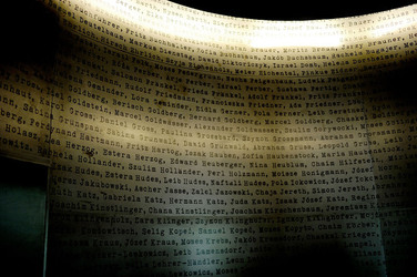 IL MUSEO SCHINDLER a Cracovia. Fotografie di Giulio Azzarello ©2016. IL MUSEO SCHINDLER a Cracovia. Fotografie di Giulio Azzarello ©2016.