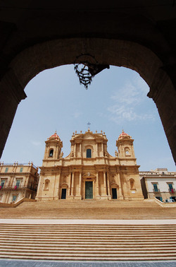IL BAROCCO DI NOTO in Sicilia panoramiche e particolari. Fotografie di Giulio Azzarello &copy;2014.