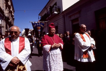 PROCESSIONE RELIGIOSA fotografie di Giulio Azzarello &copy;2022.