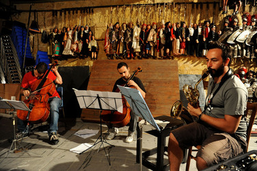 GIACOMO CUTICCHIO e il suo ensemble musicale. Fotografie di Giulio Azzarello &copy;2014.