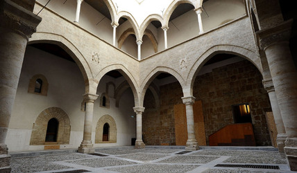 LOGGIATO arabo normanno allo Steri di Palermo. Fotografie di Giulio Azzarello &copy;2014.