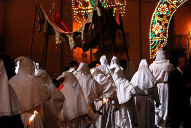 PROCESSIONE RELIGIOSA in Sicilia. Fotografie di Giulio Azzarello &copy;2014.