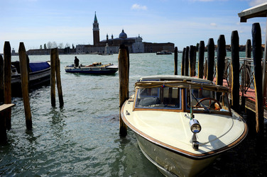 LUNGOMARE di VENEZIA. Fotografie di Giulio Azzarello &copy;2016.