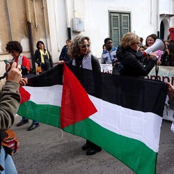 AFROCHE. Fotografie di Giulio Azzarello ©2024. AFROCHE. Fotografie di Giulio Azzarello ©2024.