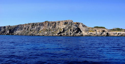 ISOLA DI FAVIGNANA in Sicilia. Visioni panoramiche o particolari. Fotografie di Giulio Azzarello ©2014. ISOLA DI FAVIGNANA in Sicilia. Visioni panoramiche o particolari. Fotografie di Giulio Azzarello ©2014.