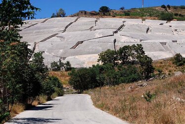 IL CRETTO DI BURRI a Gibellina in Sicilia. Fotografie di Giulio Azzarello &copy;2014.