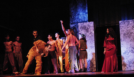 NOTREDAM de PARIS con giovani artisti. Fotografie di Giulio Azzarello ©2014. NOTREDAM de PARIS con giovani artisti. Fotografie di Giulio Azzarello ©2014.