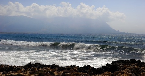 PAESAGGIO SICILIANO di MARE. Fotografia di Giulio Azzarello &copy;2018.
